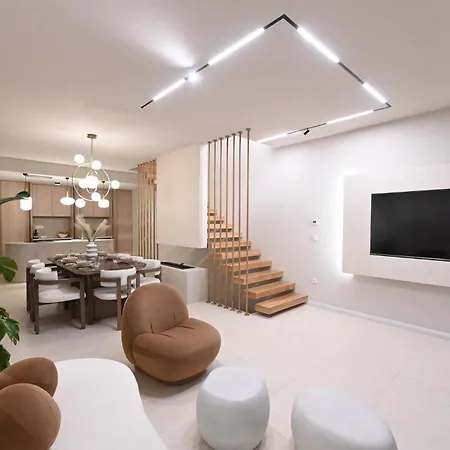 In With Jacuzzi Будинок відпочинку Макарська