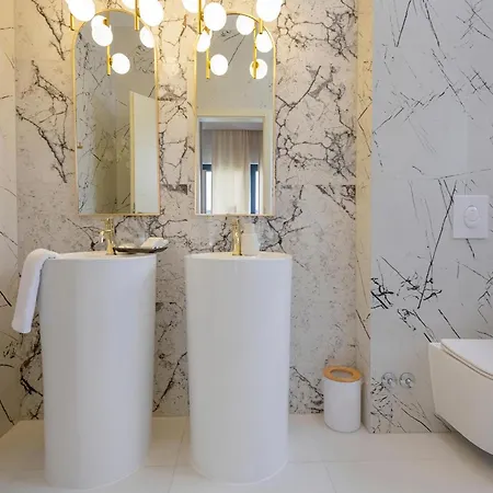 In With Jacuzzi Μακάρσκα