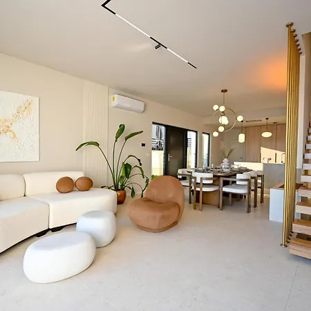 In With Jacuzzi Μακάρσκα