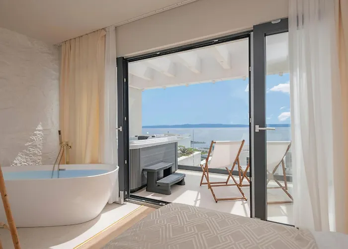 In With Jacuzzi Makarska