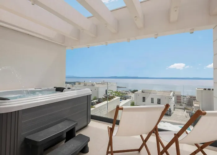 In With Jacuzzi Nyaraló