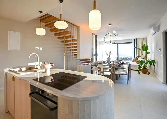 In With Jacuzzi בית נופש