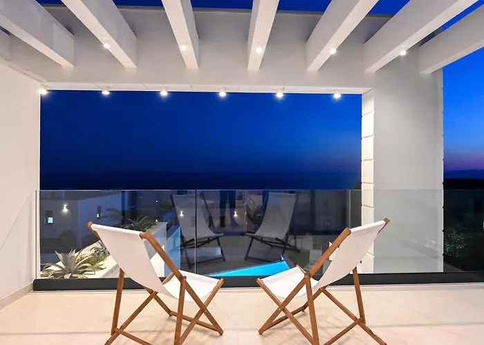 In With Jacuzzi בית נופש *