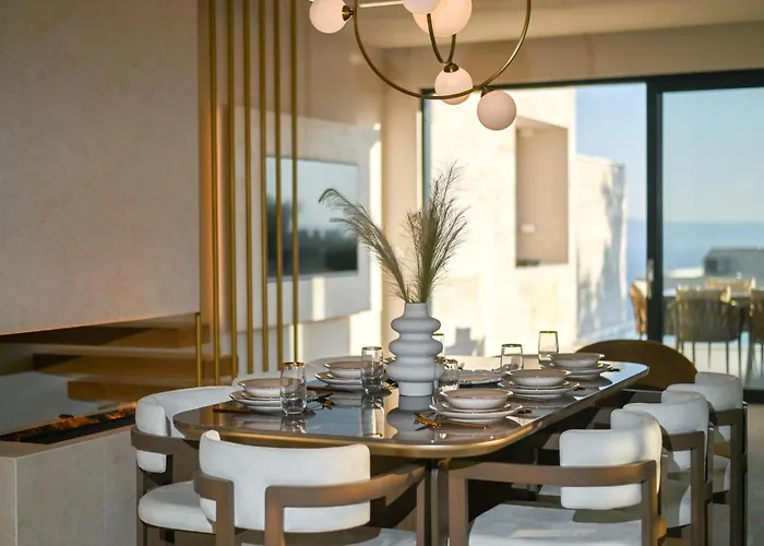 In With Jacuzzi מאקרסקה