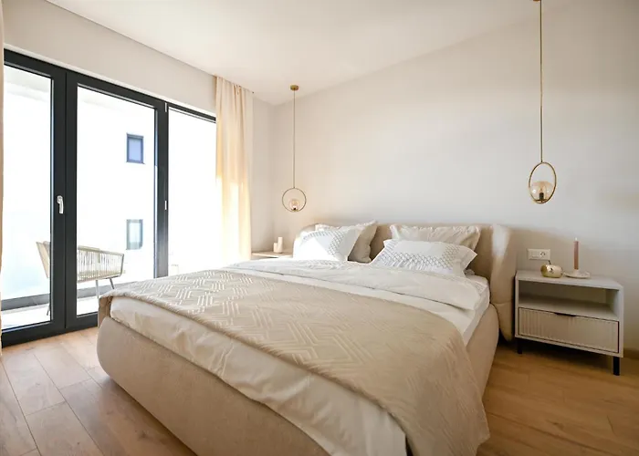 In With Jacuzzi Nyaraló *