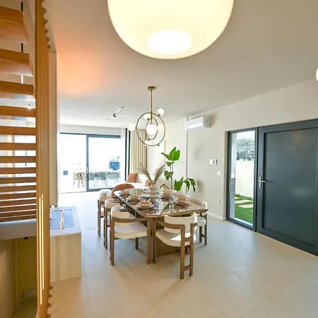 Prázdninový dům In With Jacuzzi *