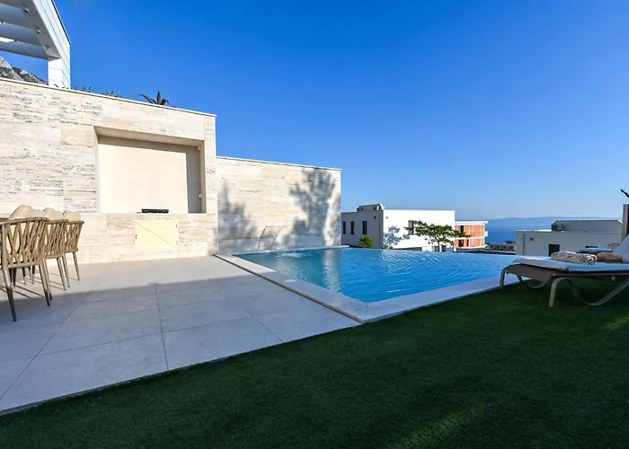 Holiday home In With Jacuzzi *